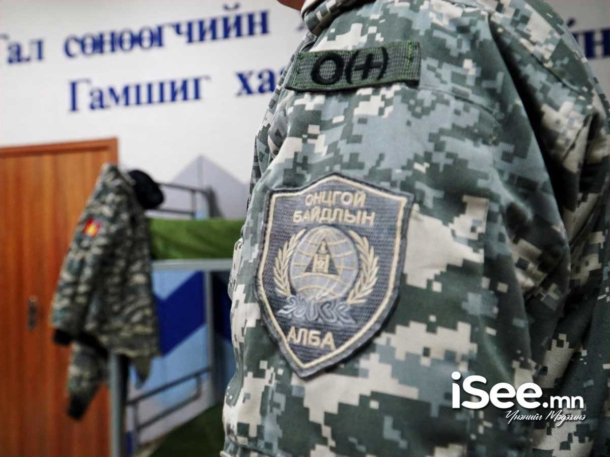 ТОДРУУЛГА: Буйр нуурт живсэн дөрвөн хүн зургаан метр гүнд байгааг тогтоосон ч хүчтэй цасан шуурганаас болж эрлийг түр зогсоожээ